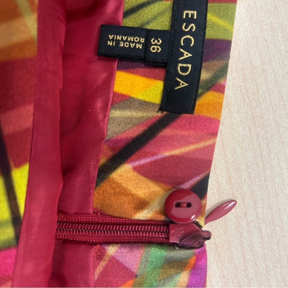 Escada size 36 (S) silk “Ode to LA” NWOT Pencil Skirt Elegant Tailored Design - Picture 6 of 15